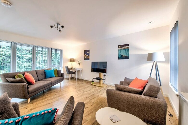 Stylish 2 Bed Apartment, With Easy Access To The City Centre