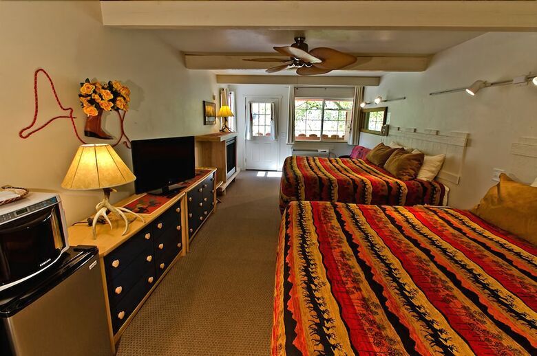 Posada Hot Springs Inn