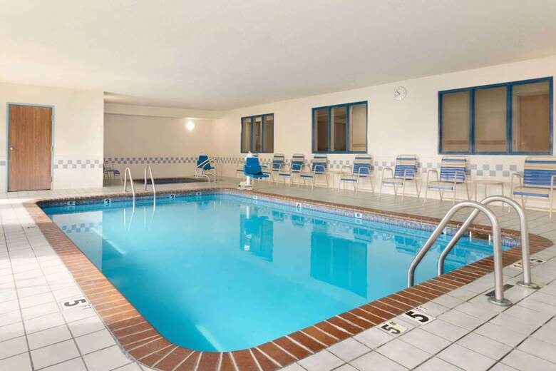 Hotel Americinn By Wyndham Salina