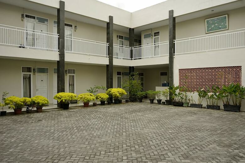 Hostal Oyo 1167 Home Sty Residence