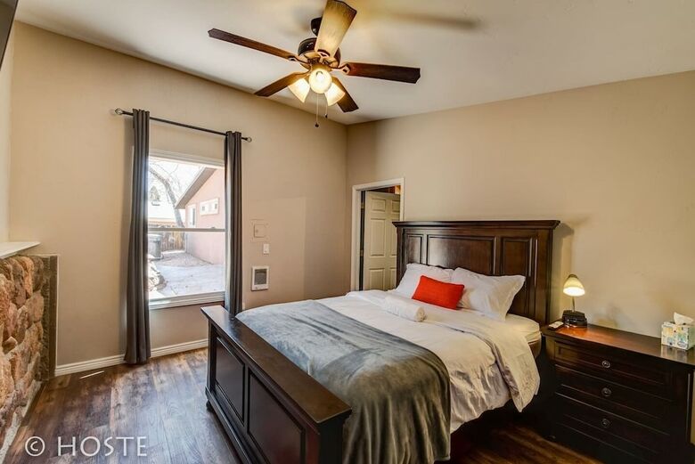 Mtn Dream! Fireplace, Patio & Hot Tub 4br