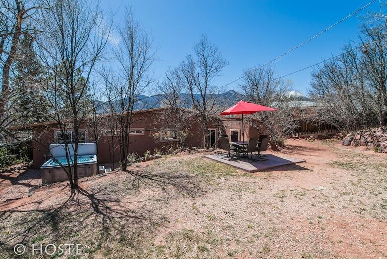 Mtn Dream! Fireplace, Patio & Hot Tub 4br