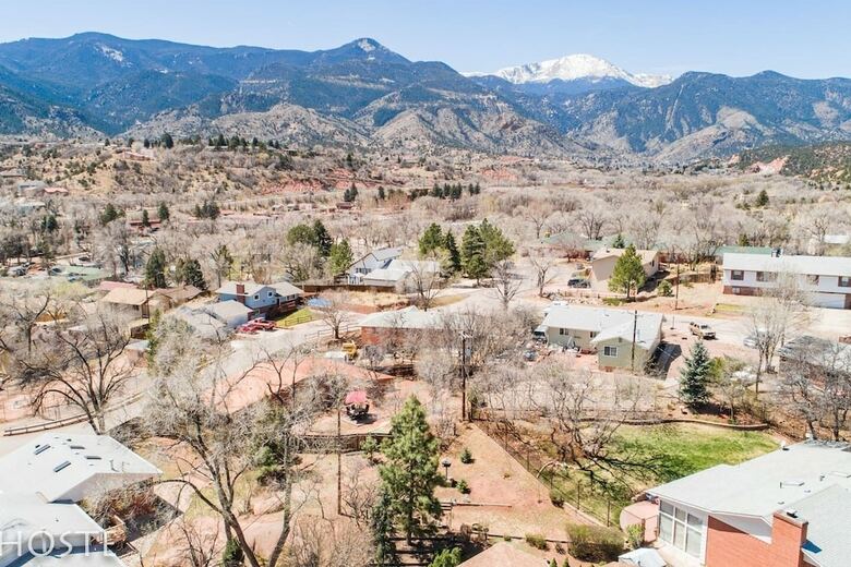 Mtn Dream! Fireplace, Patio & Hot Tub 4br