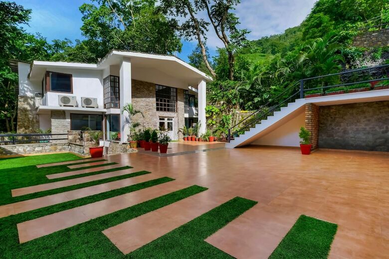 Hotel Summit By The Ganges Resort