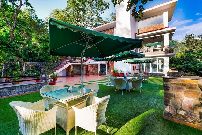 Hotel Summit By The Ganges Resort