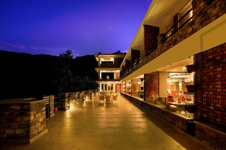 Hotel Summit By The Ganges Resort