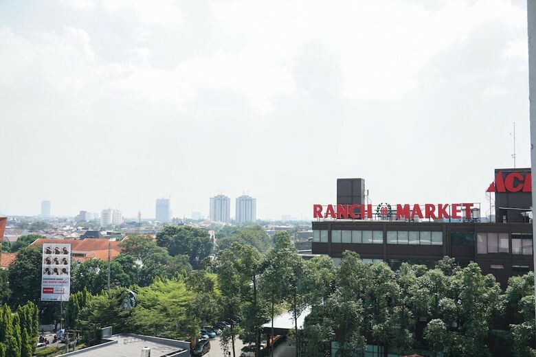 Elegant 1br Veranda Residence @ Puri Apartment