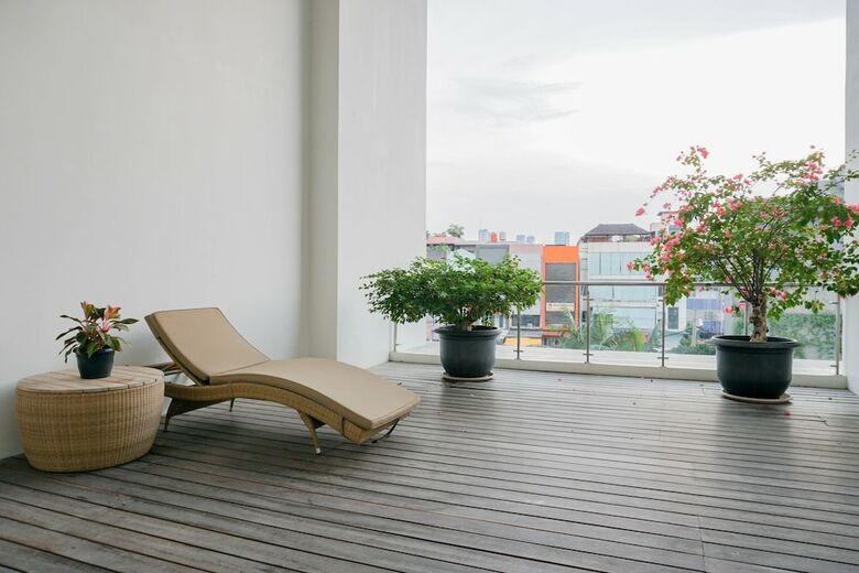 Elegant 1br Veranda Residence @ Puri Apartment