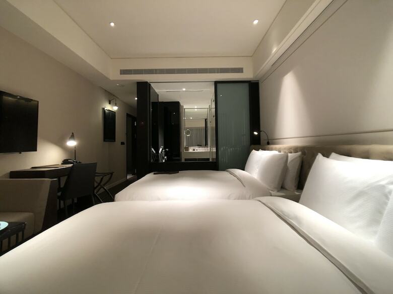 Hotel Mvsa + Michelin 2 Starred Molino de Urd�niz