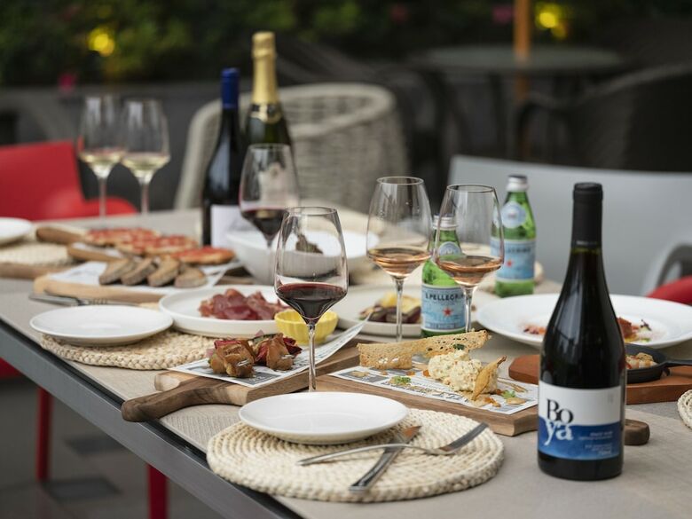 Hotel Mvsa + Michelin 2 Starred Molino de Urd�niz