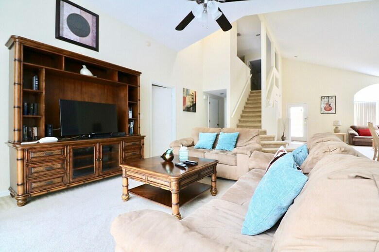 Villa Vibrant & Chic Home W/ Private Pool & Lake View