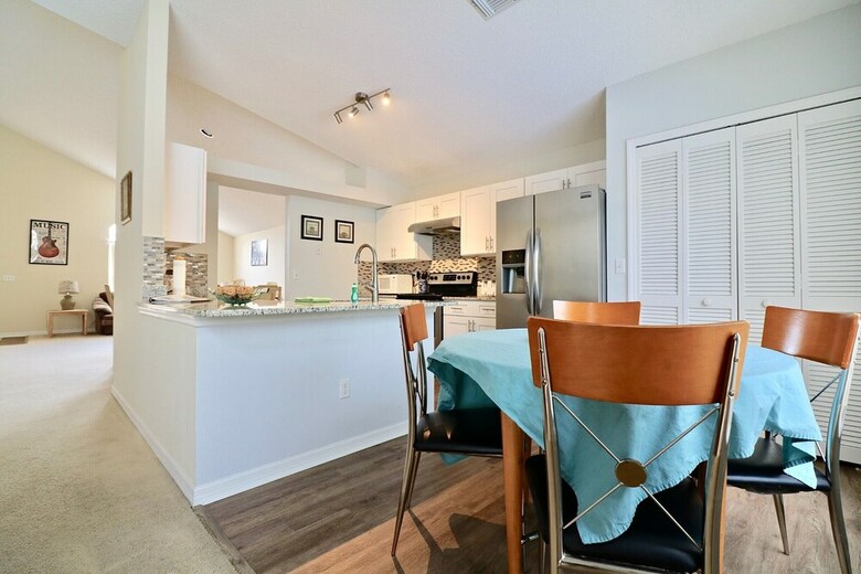 Villa Vibrant & Chic Home W/ Private Pool & Lake View