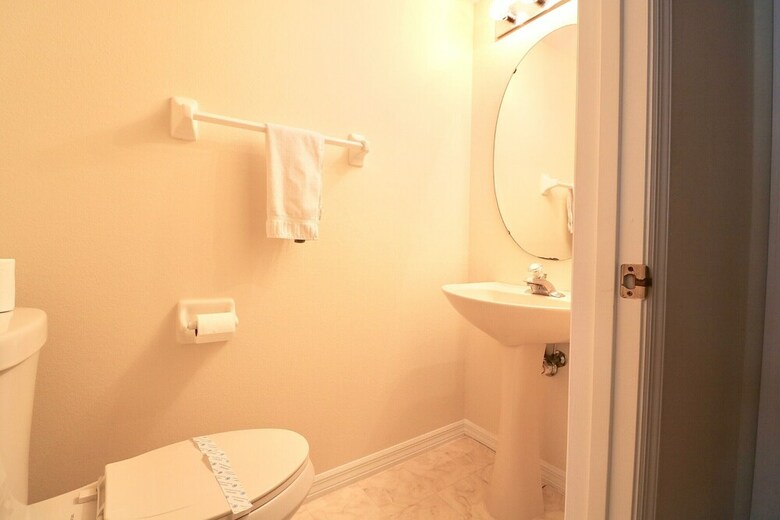 Villa Vibrant & Chic Home W/ Private Pool & Lake View