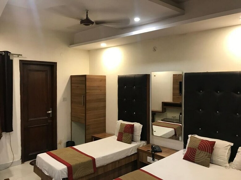Adb Rooms Hotel Crystal Deluxe