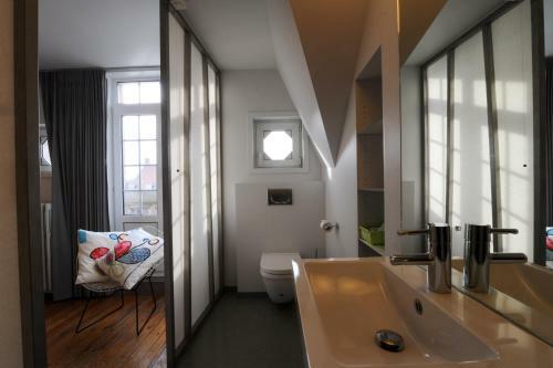 B&B Contrast