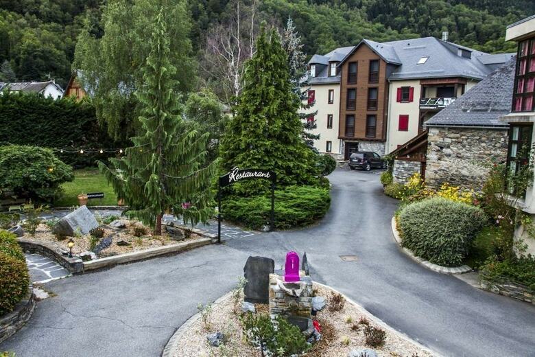 Hotel Mir
