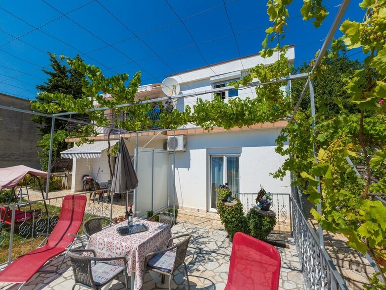 Apartments Adrasteja
