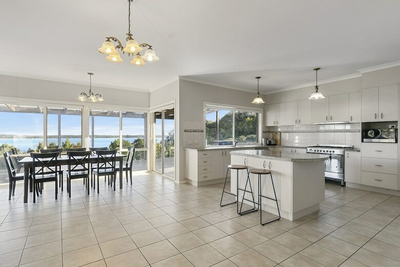 Waterview Estate - Free Wifi, Amazing Ocean Views