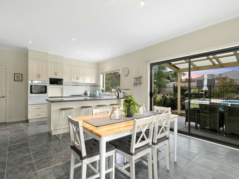 Villa Beached As - Free Wifi, Netflix & Foxtel, Heated Pool