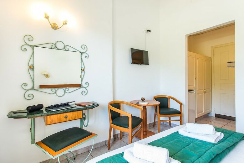 Hotel Paradise Inn