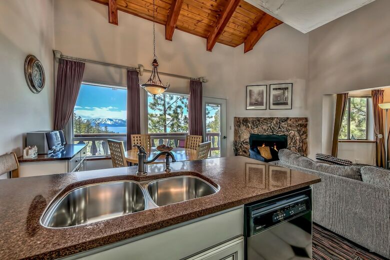 Mv17: Lake View Ski Cabin