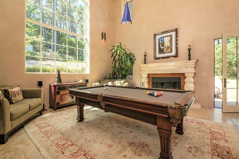 Lx17 Pebble Beach Golfer Retreat