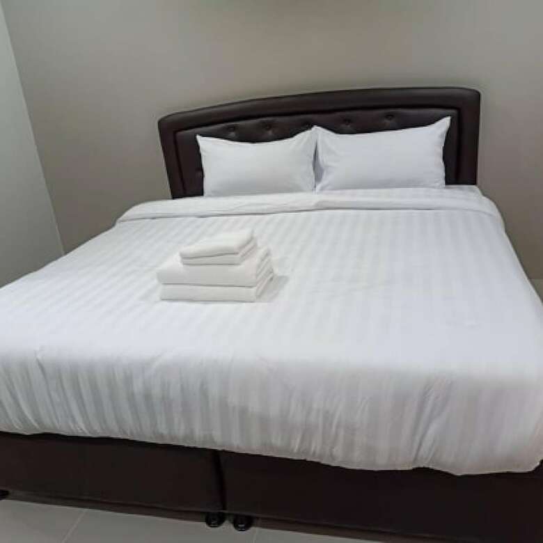 V2 Hotel