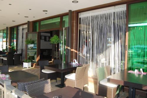 Central Plaza Hotel