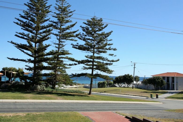 Apartamentos Pine Villas - Walk To Beach Ocean Views