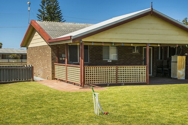Back Beach Retreat - Pet Friendly