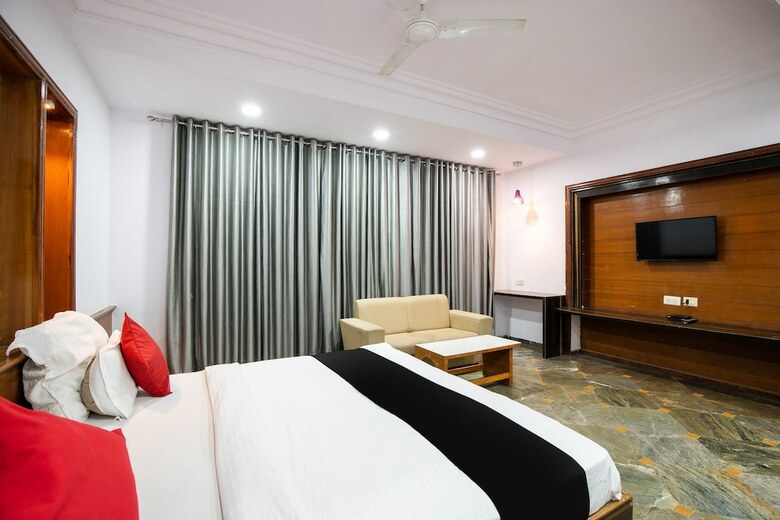 Hotel Capital O 49275 The Grand Mid Way