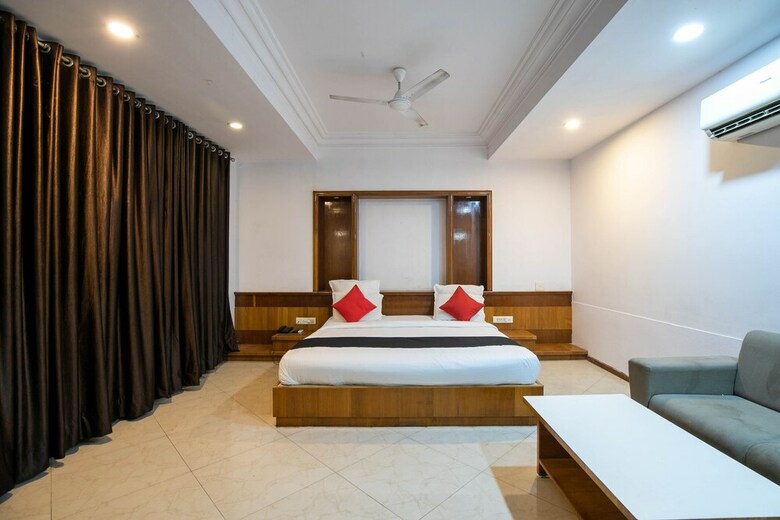 Hotel Capital O 49275 The Grand Mid Way