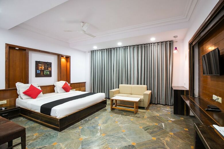 Hotel Capital O 49275 The Grand Mid Way