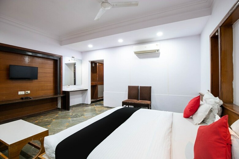 Hotel Capital O 49275 The Grand Mid Way