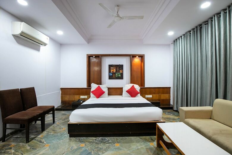 Hotel Capital O 49275 The Grand Mid Way