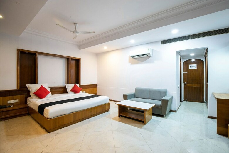 Hotel Capital O 49275 The Grand Mid Way