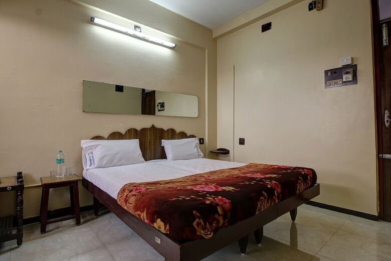 Spot On 45084 Hotel Navaratna Deluxe