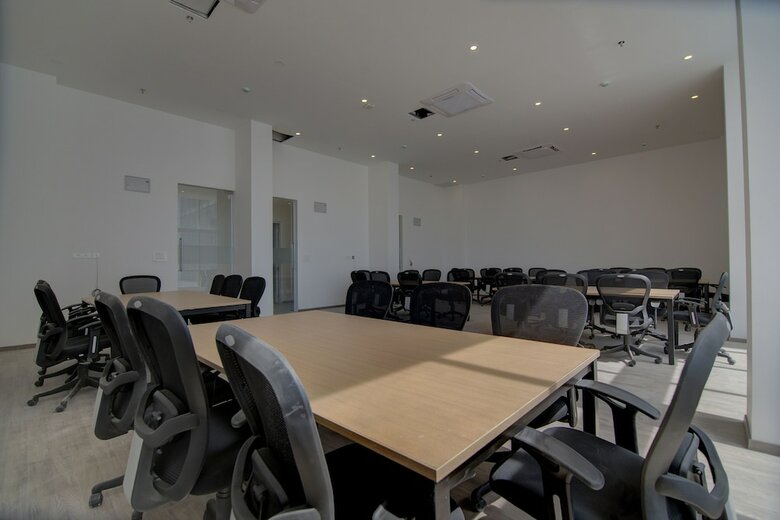 Hotel Oyo Townhouse 070 Maula Ali Rd Knowledge Park III