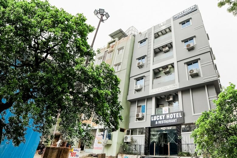 Oyo 62329 Lucky Hotels