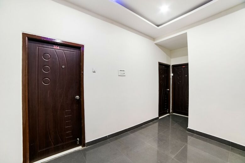 Oyo 62329 Lucky Hotels