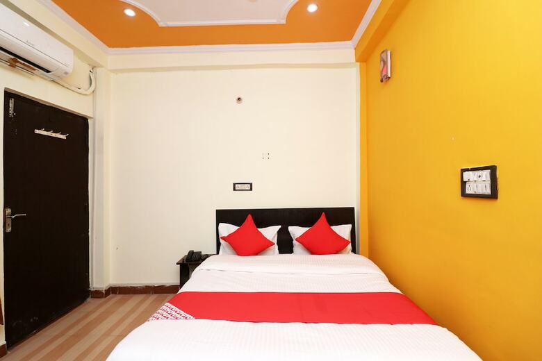 Oyo 26815 Hotel Sweet Night