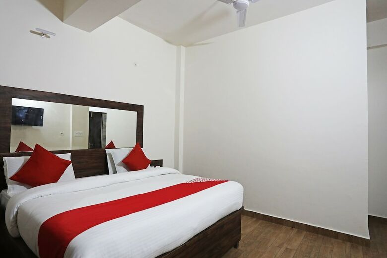 Hotel Oyo 40002 Home Feeling Accommodation