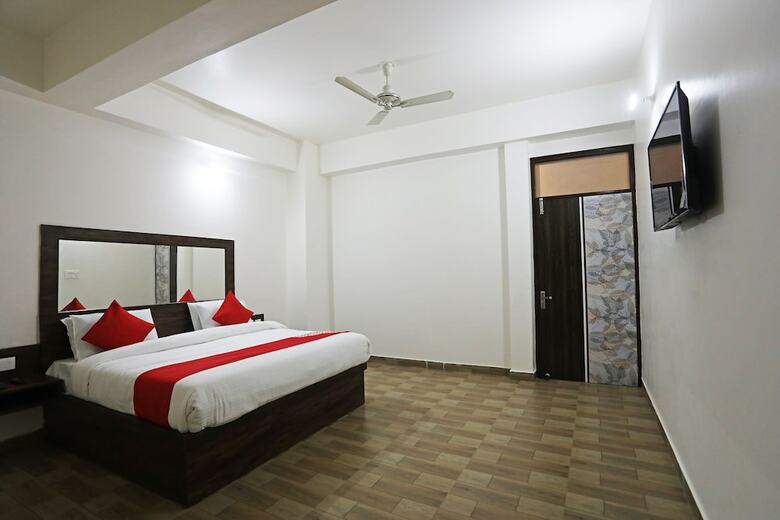 Hotel Oyo 40002 Home Feeling Accommodation