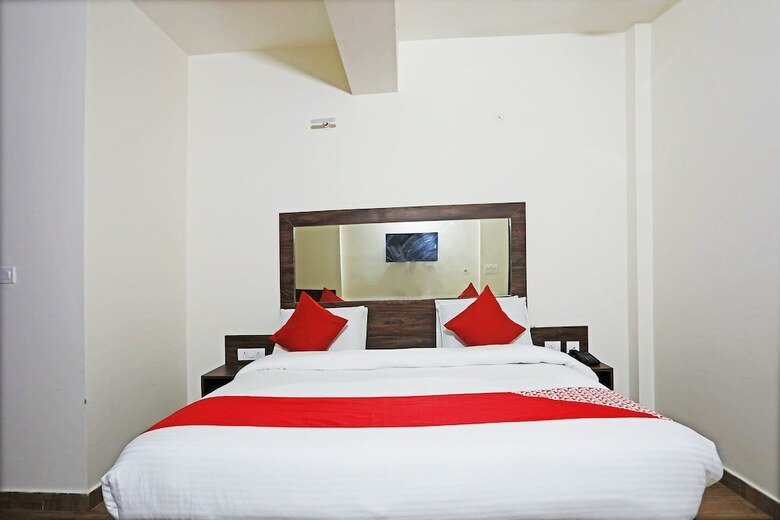 Hotel Oyo 40002 Home Feeling Accommodation