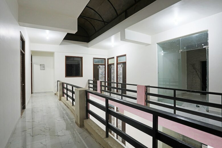 Hotel Oyo 40002 Home Feeling Accommodation