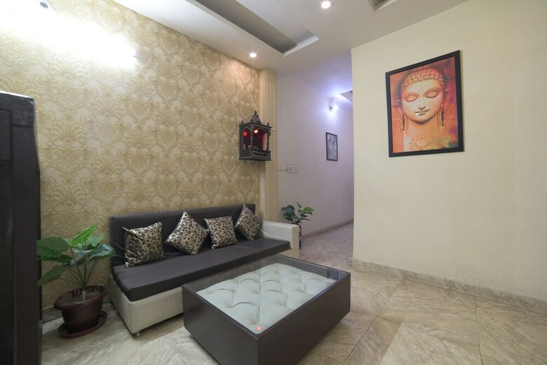 Hotel Oyo 28266 Travel Inn