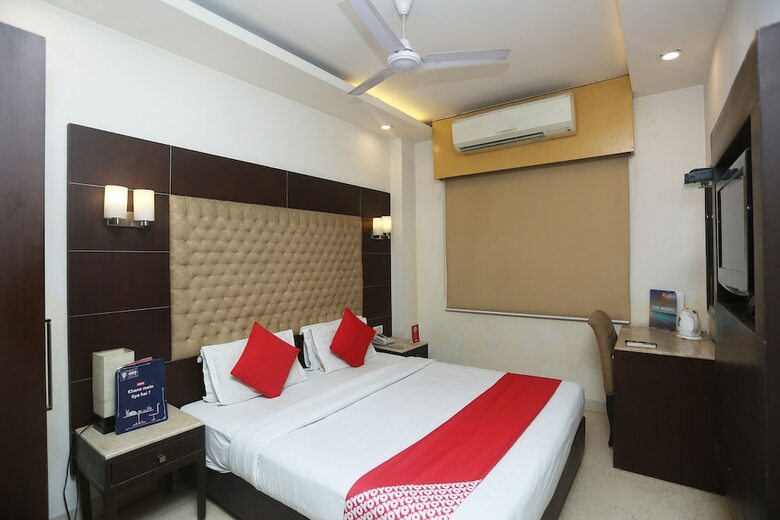 Hotel Oyo 27928 Metropolis Guest House