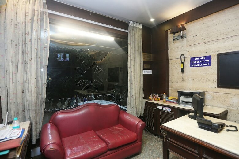 Hotel Oyo 27928 Metropolis Guest House