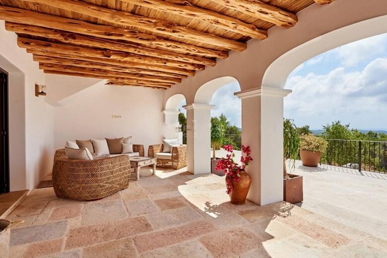 Apartamentos Villa Can Prats, Luxury Villa Surrounded By Nature