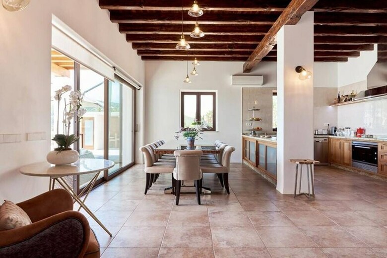 Apartamentos Villa Can Prats, Luxury Villa Surrounded By Nature